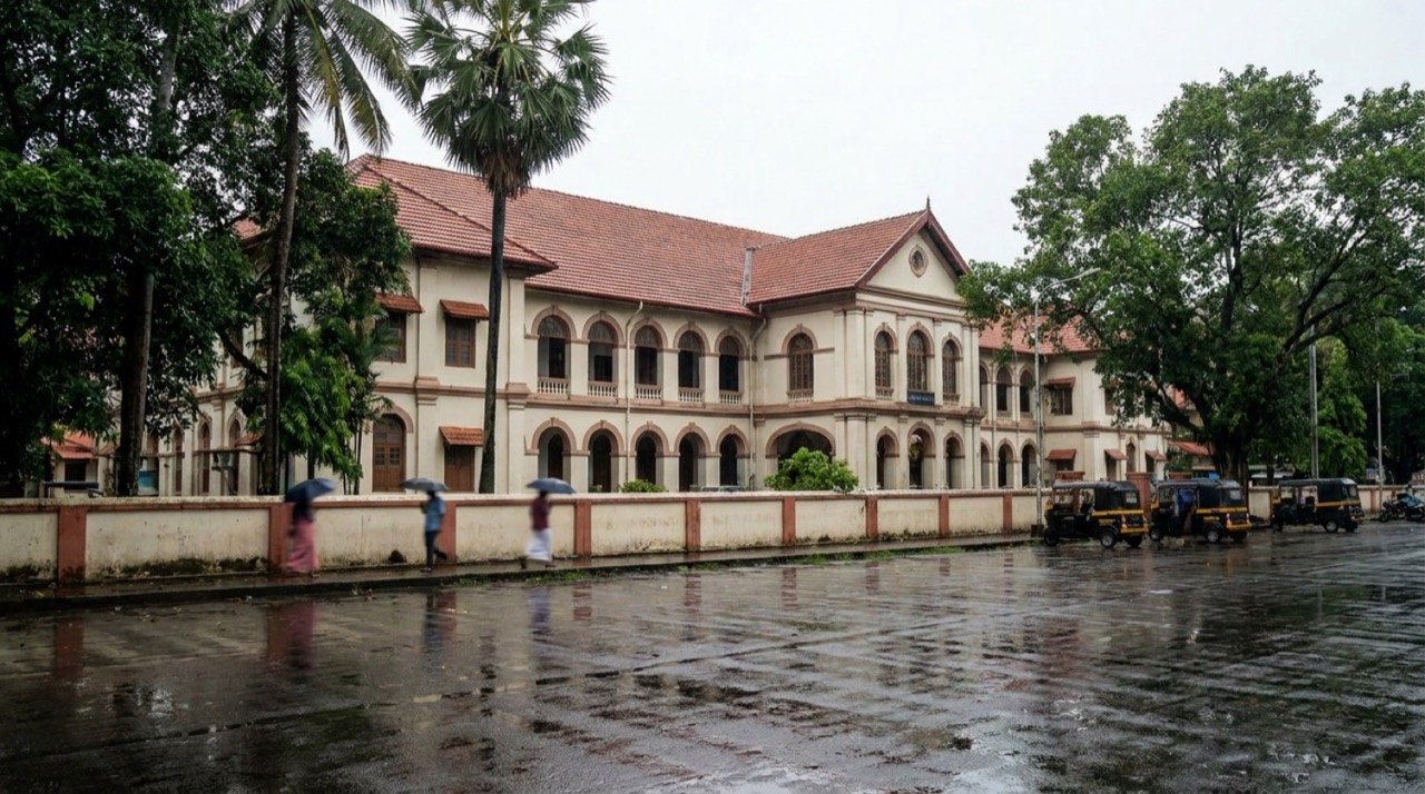 Exterior of the Kerala High Court building in Kochi, where judges clarified family court jurisdiction over marital status after a spouse's death.