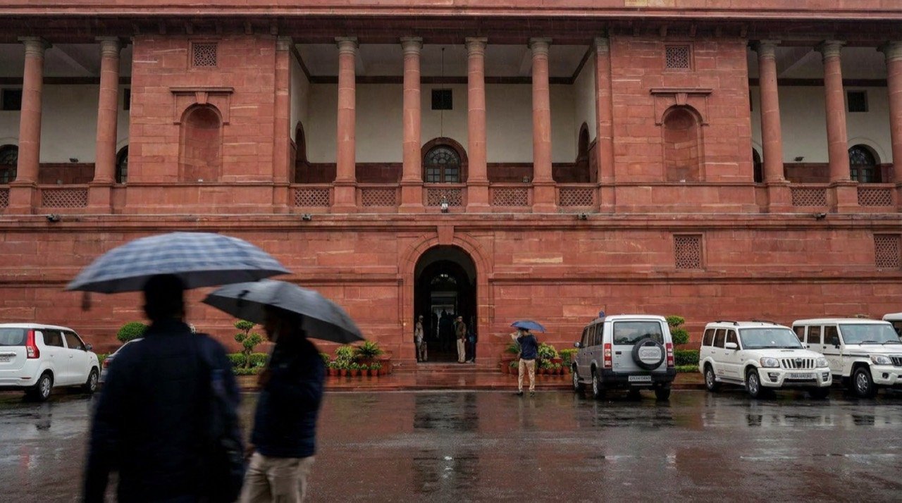Supreme Court of India building, where a West Bengal ration and voter-list SIR plea was directed toward the High Court